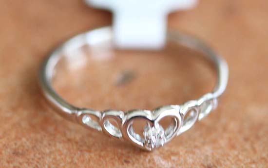 10K White Gold Diamond Heart Ring Size 6 1/2