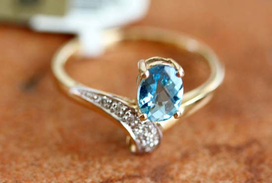 14K Yellow Gold Diamond Blue Topaz Ring Size 7